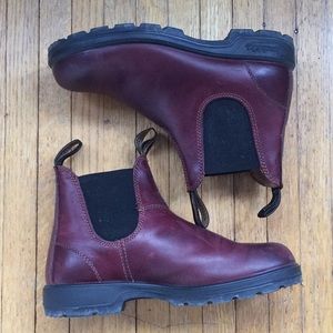 Barely used burgundy blundstones
